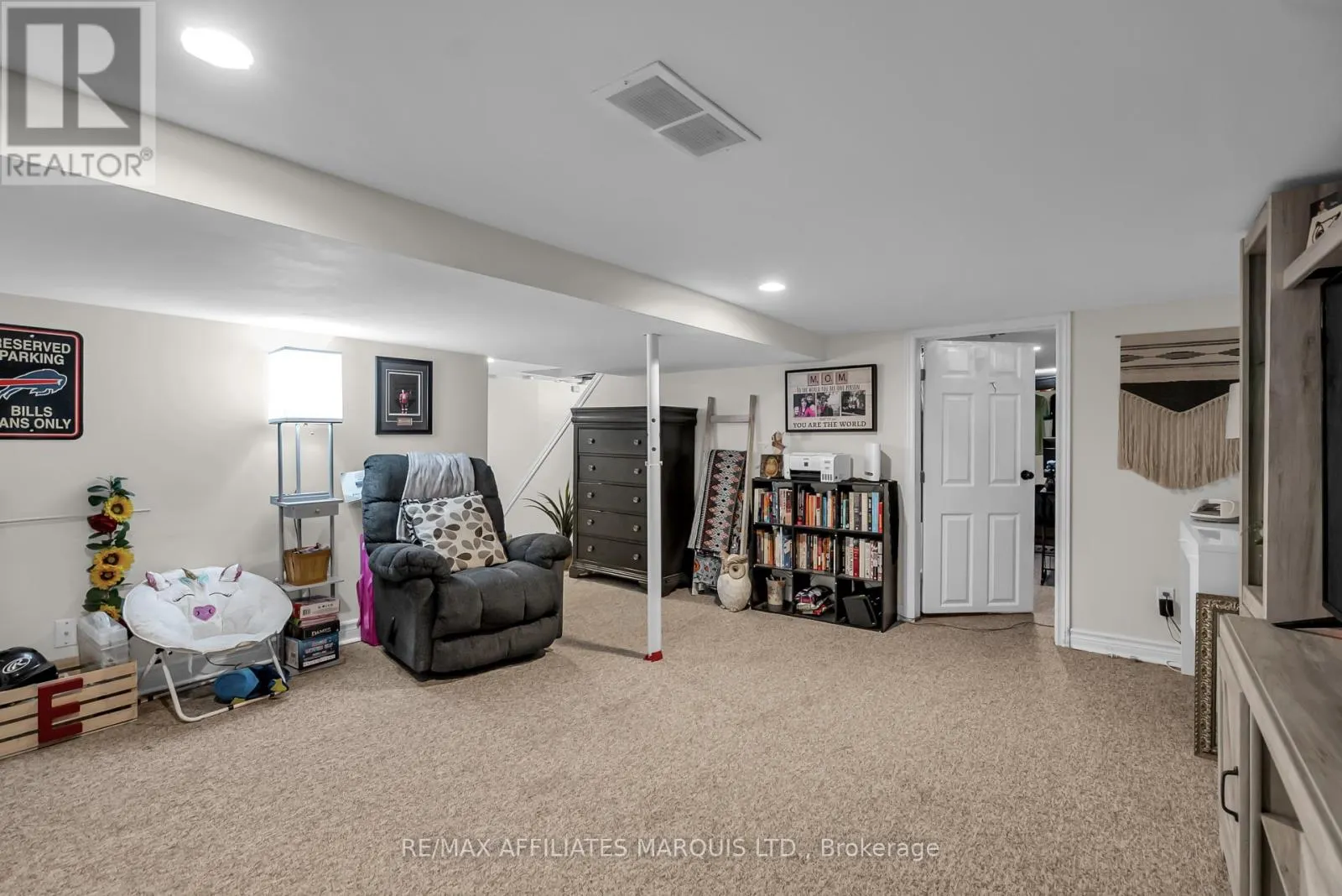 1102 LARIN AVENUE