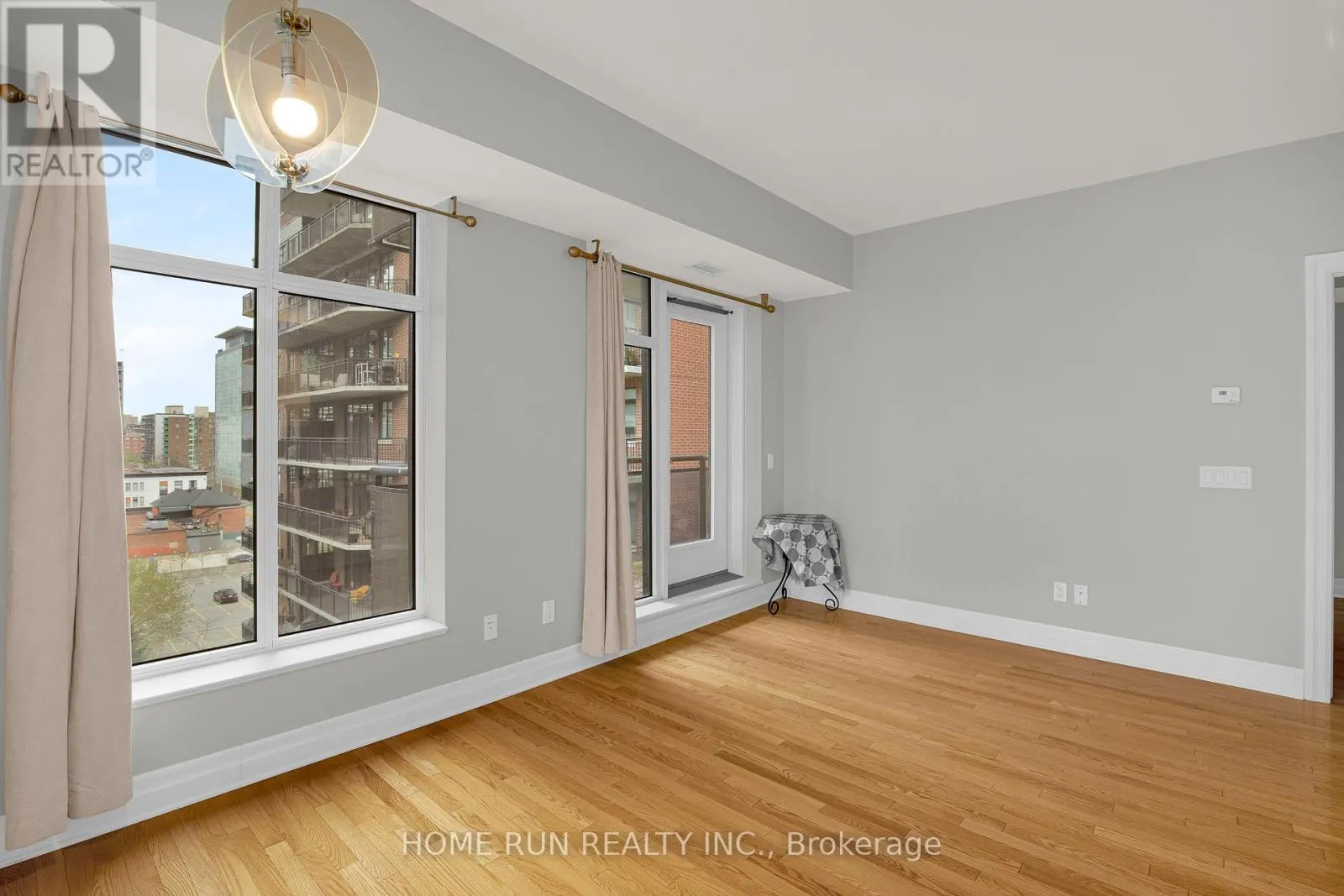 708 - 245 KENT STREET