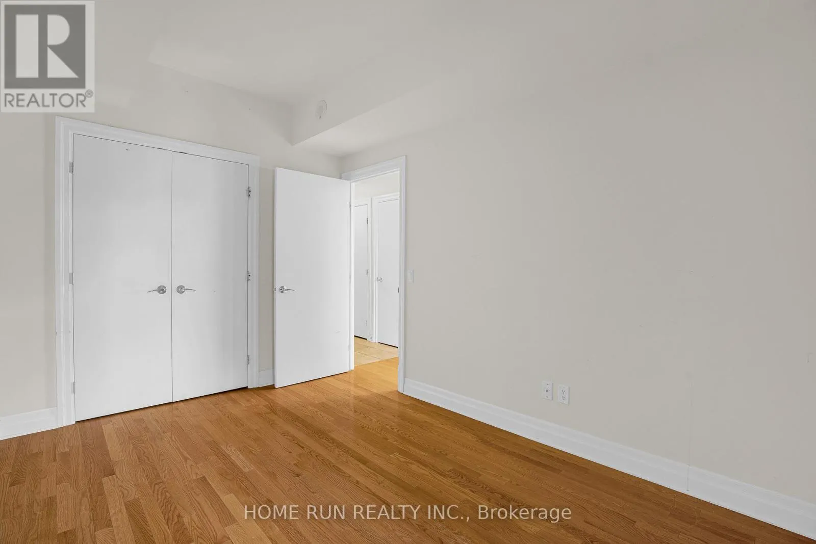 708 - 245 KENT STREET