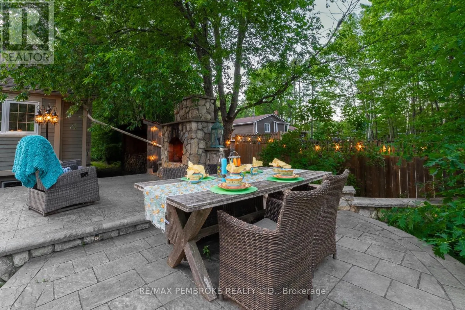 559 BLACK BAY ROAD