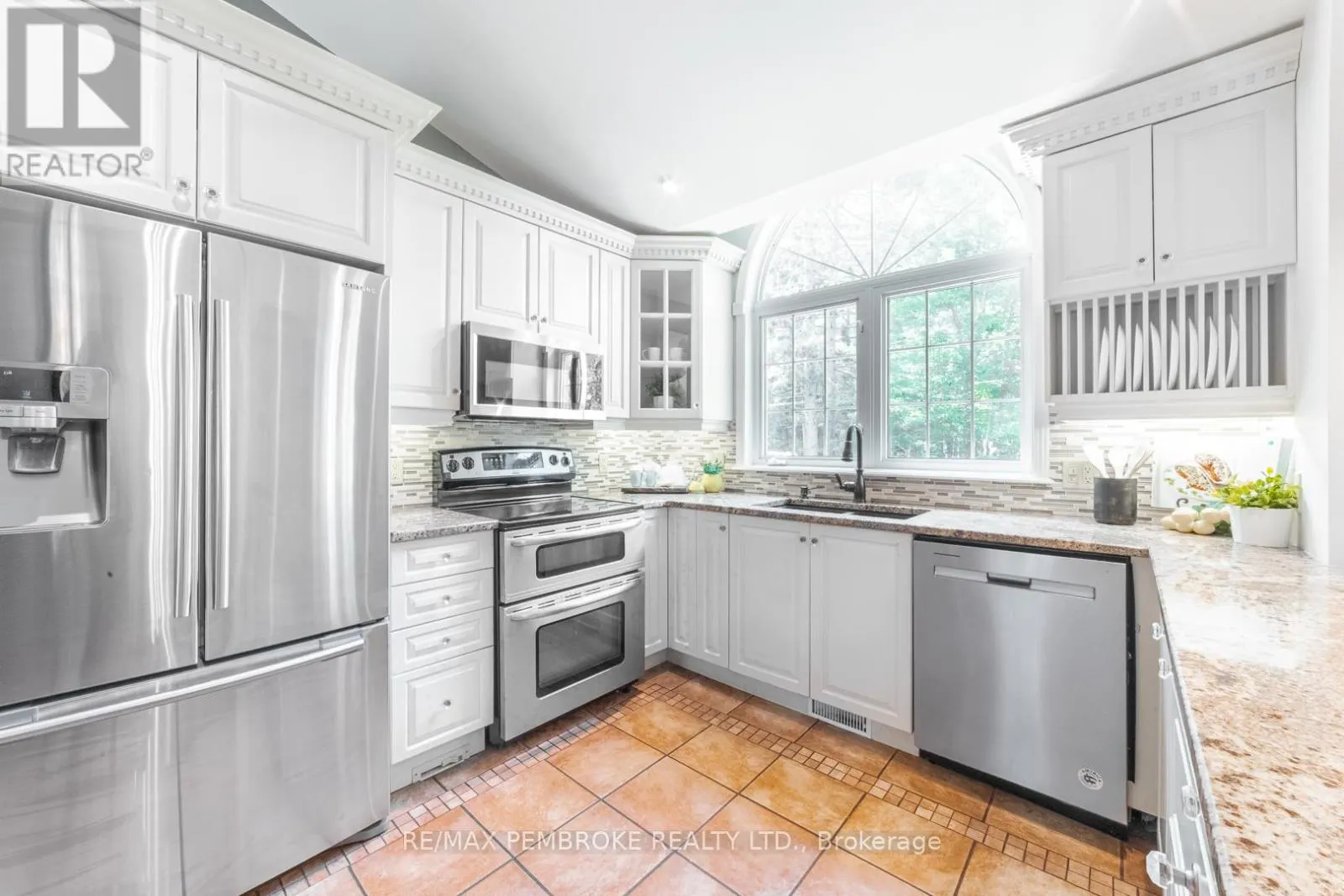 559 BLACK BAY ROAD