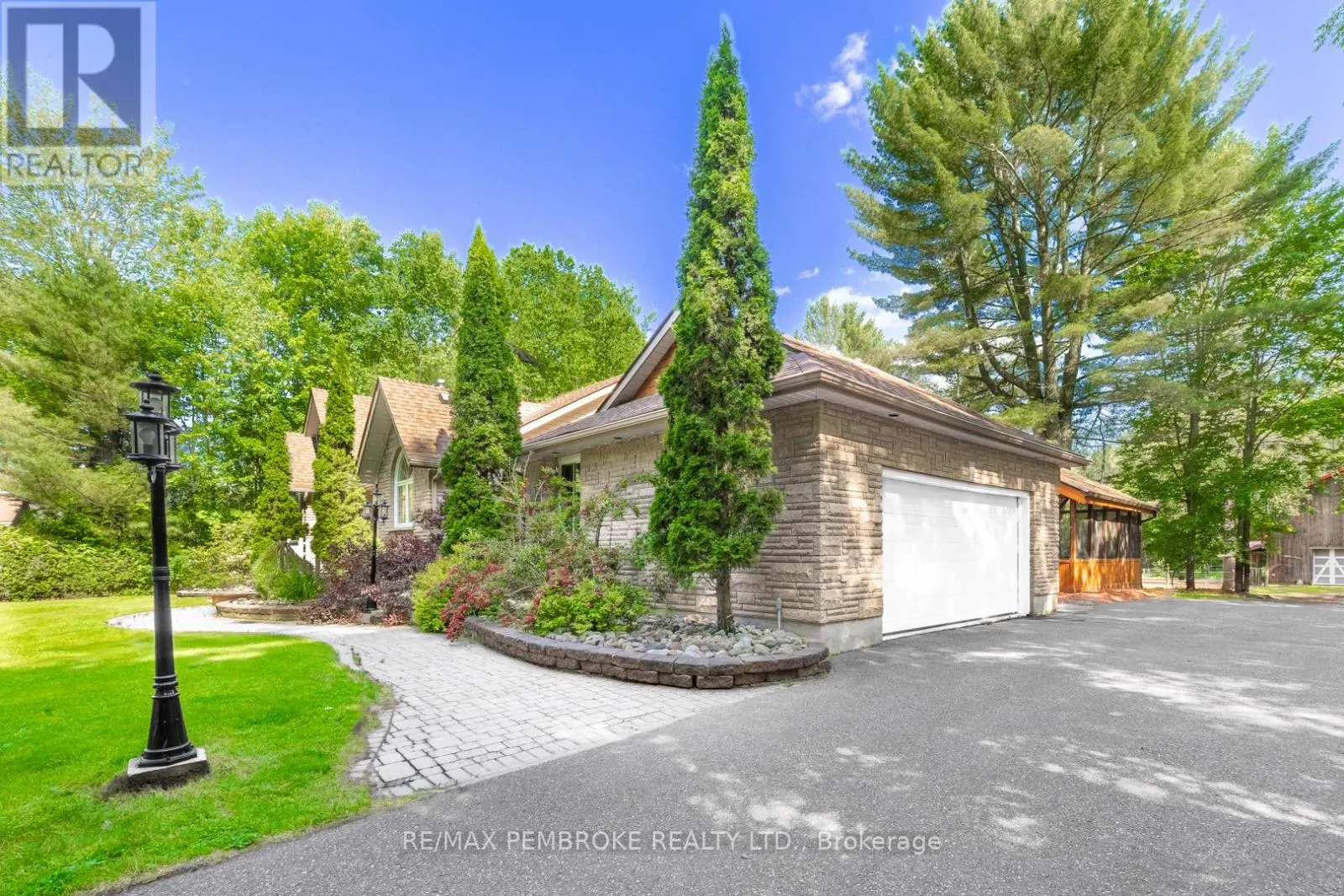 559 BLACK BAY ROAD