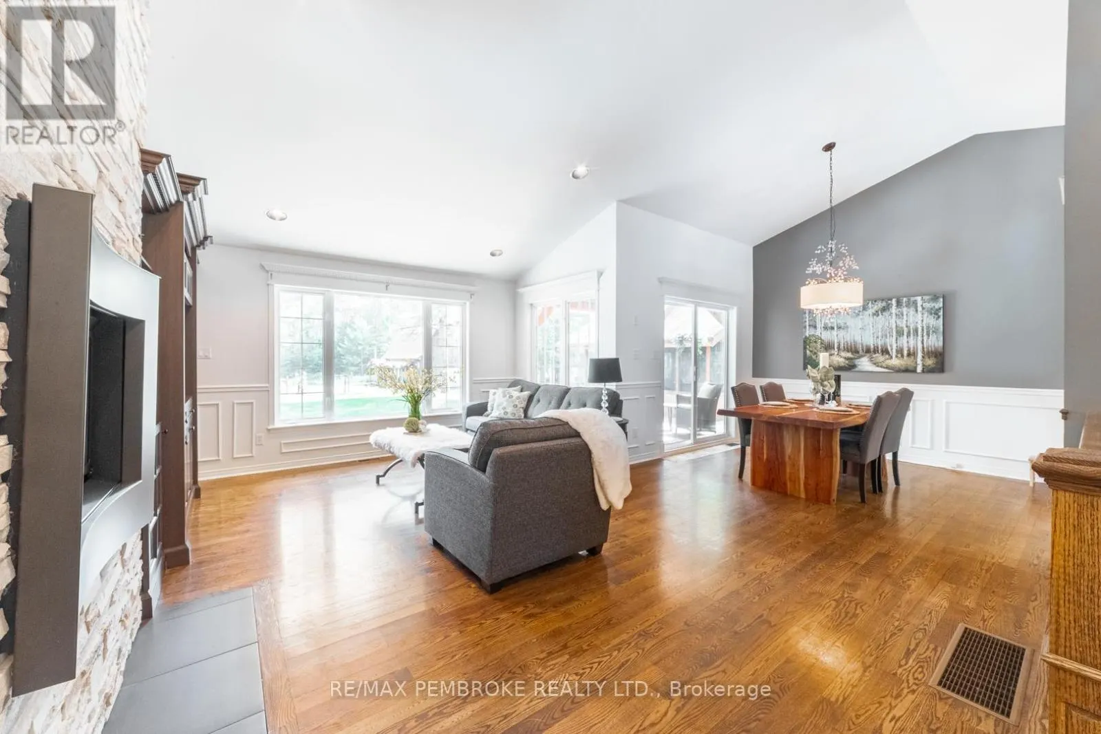 559 BLACK BAY ROAD