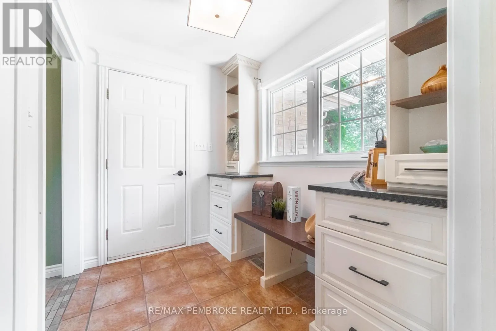 559 BLACK BAY ROAD