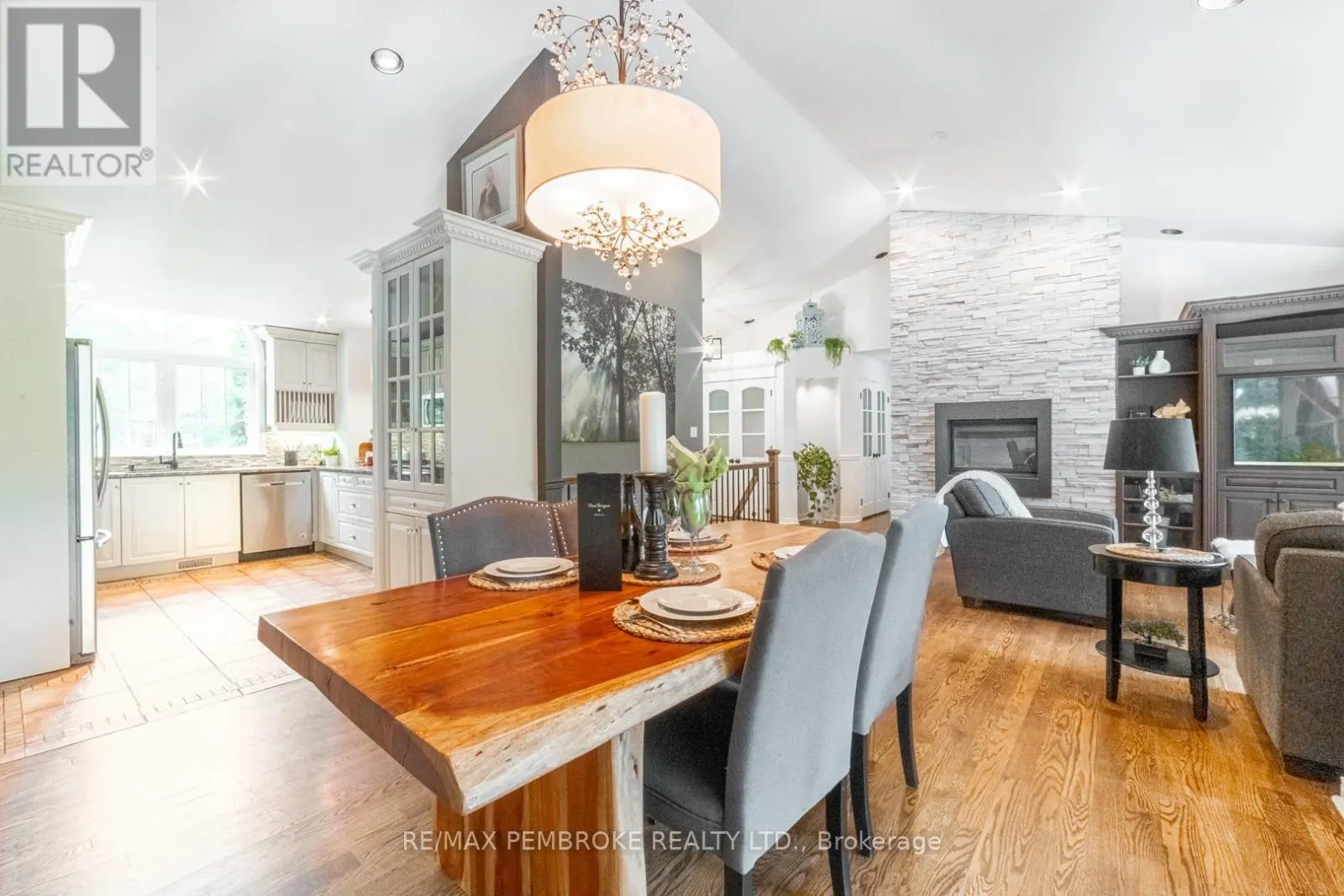 559 BLACK BAY ROAD