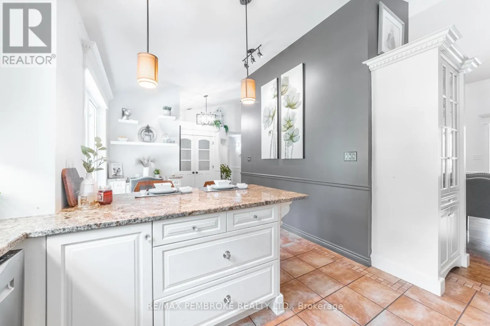 559 BLACK BAY ROAD