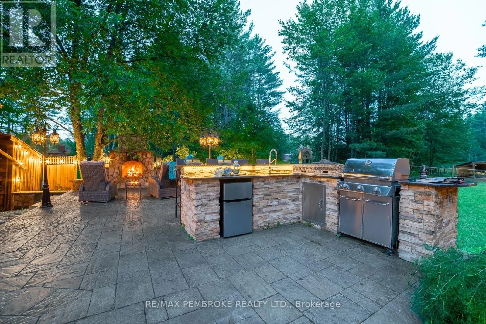 559 BLACK BAY ROAD