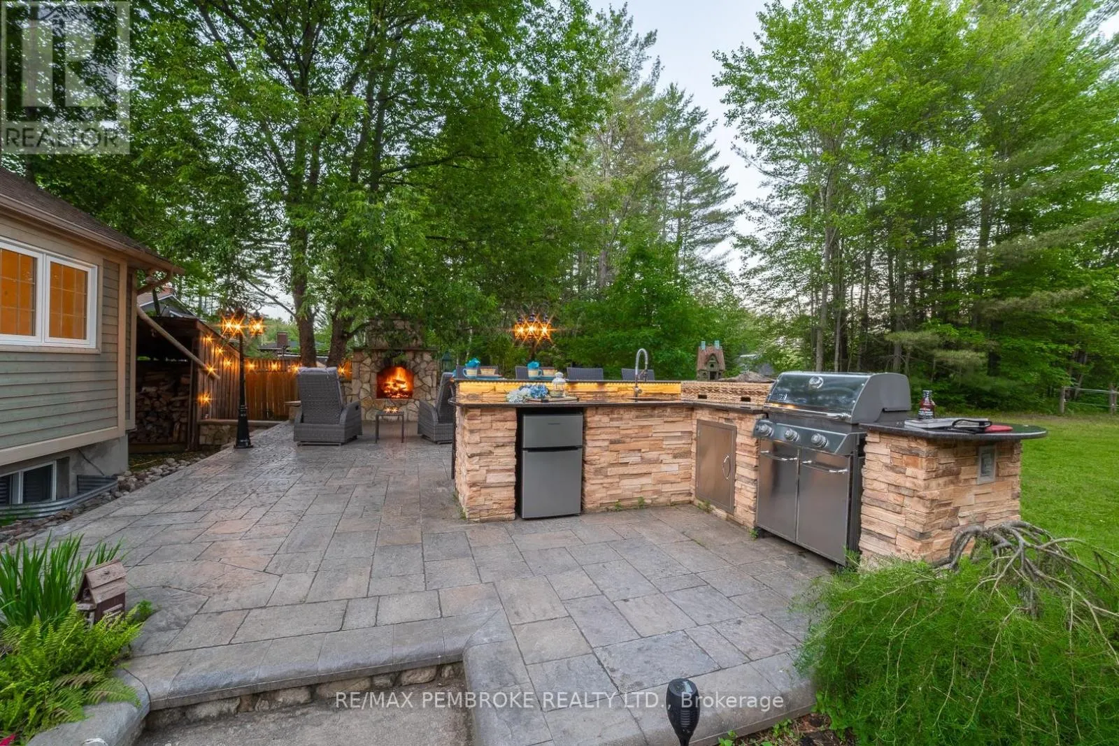 559 BLACK BAY ROAD