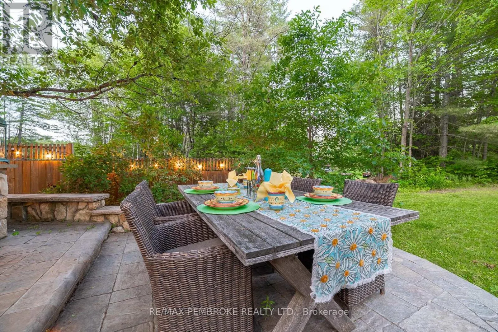 559 BLACK BAY ROAD