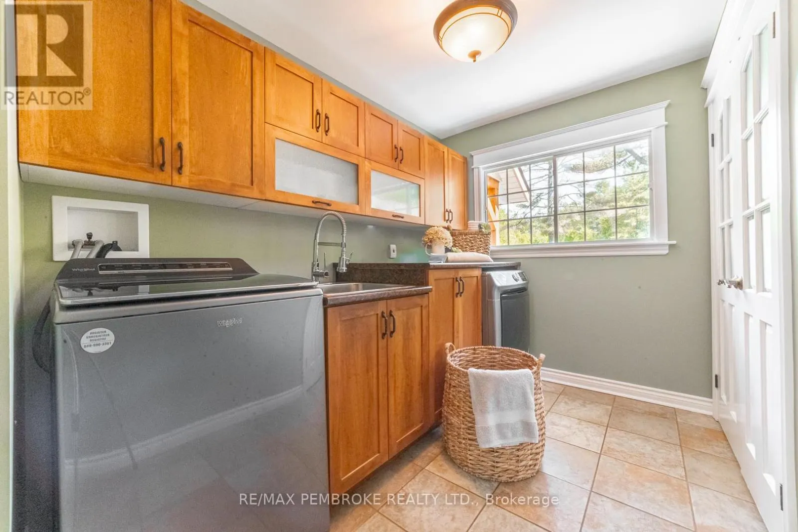 559 BLACK BAY ROAD