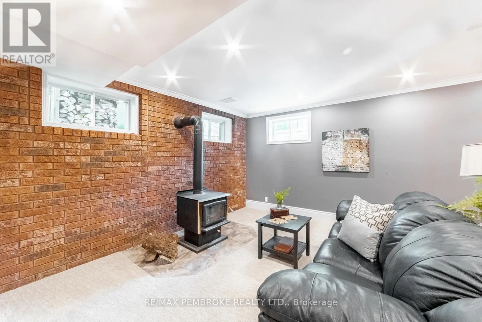559 BLACK BAY ROAD