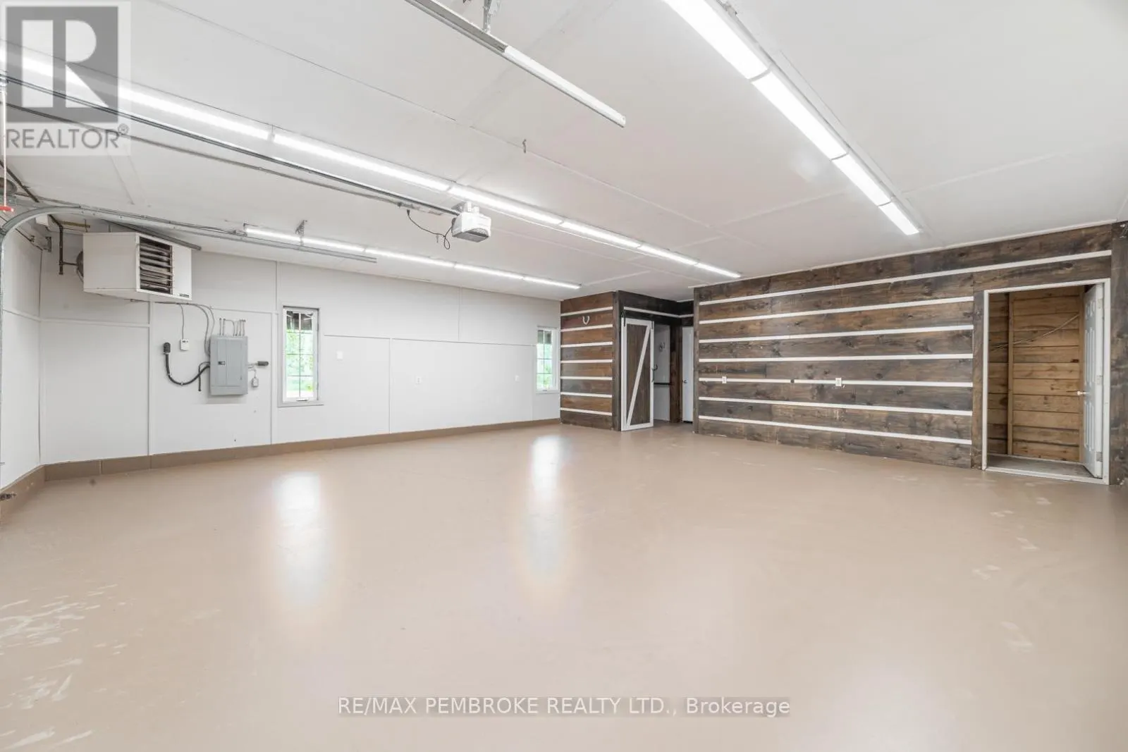 559 BLACK BAY ROAD