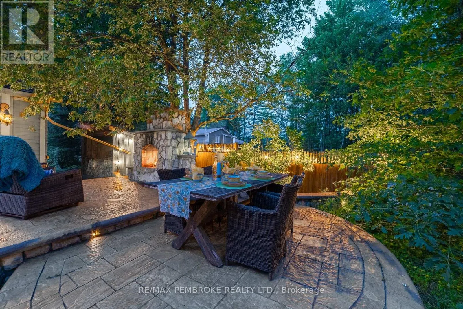 559 BLACK BAY ROAD