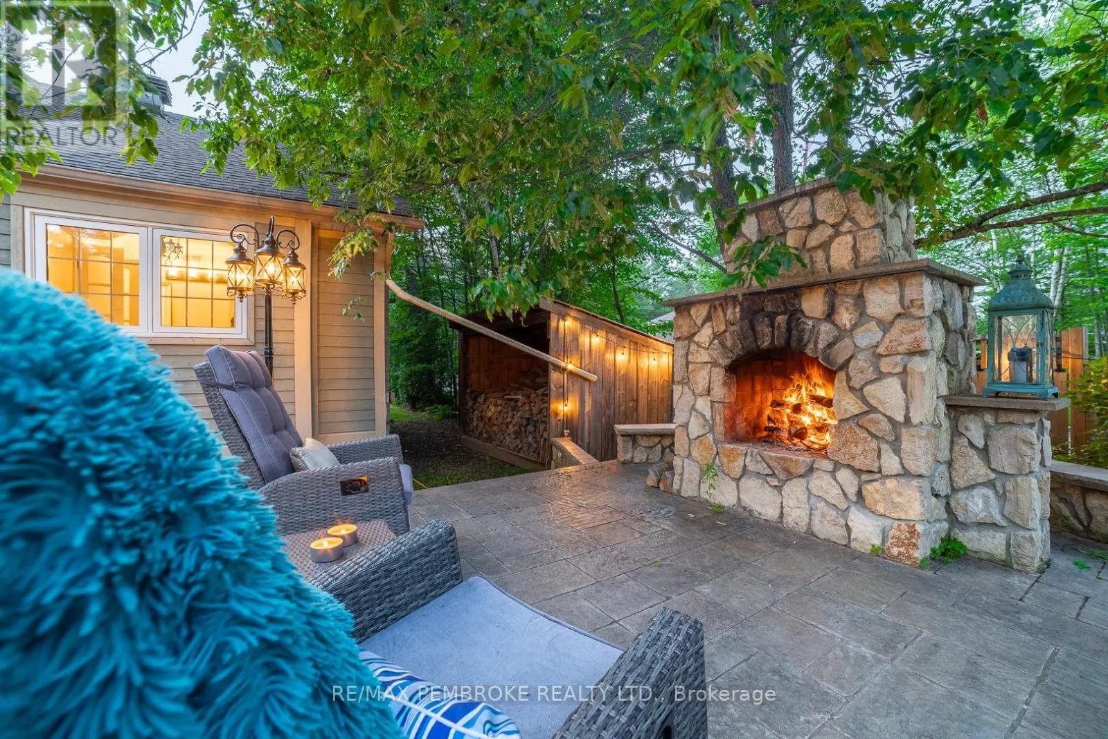 559 BLACK BAY ROAD