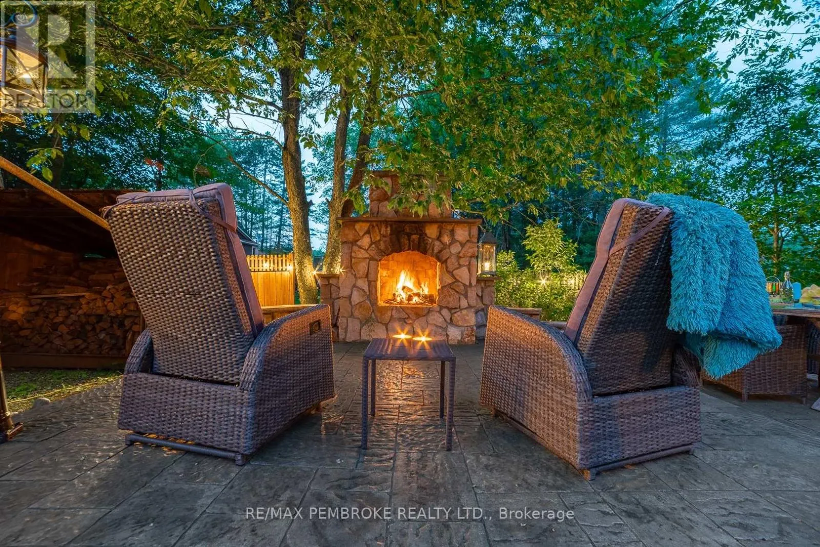 559 BLACK BAY ROAD