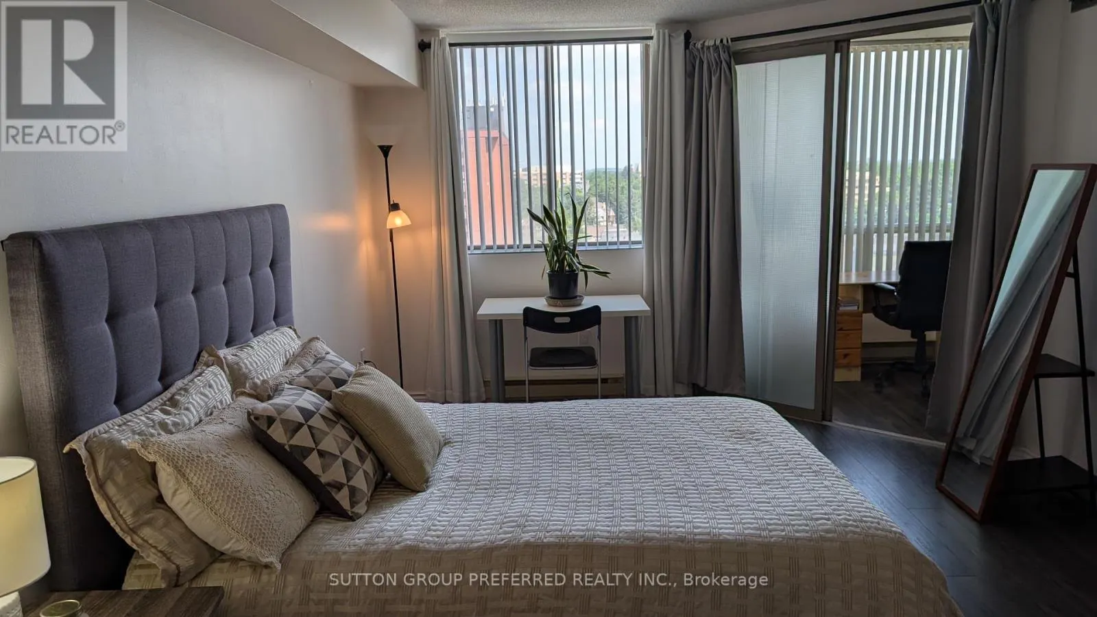 1207 - 695 RICHMOND STREET, #1207
