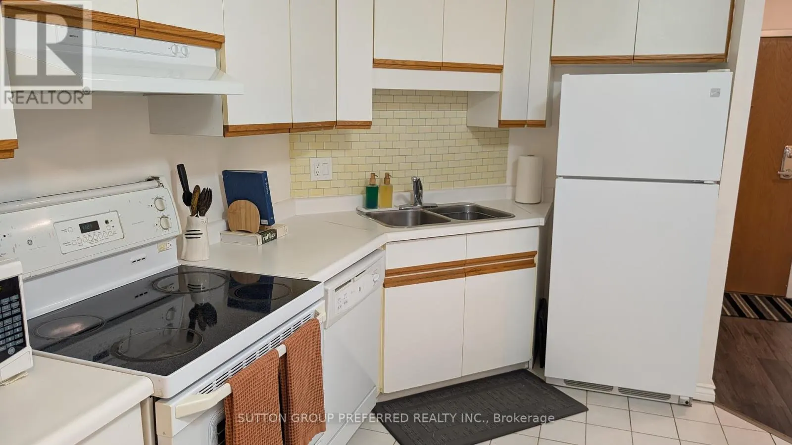 1207 - 695 RICHMOND STREET, #1207