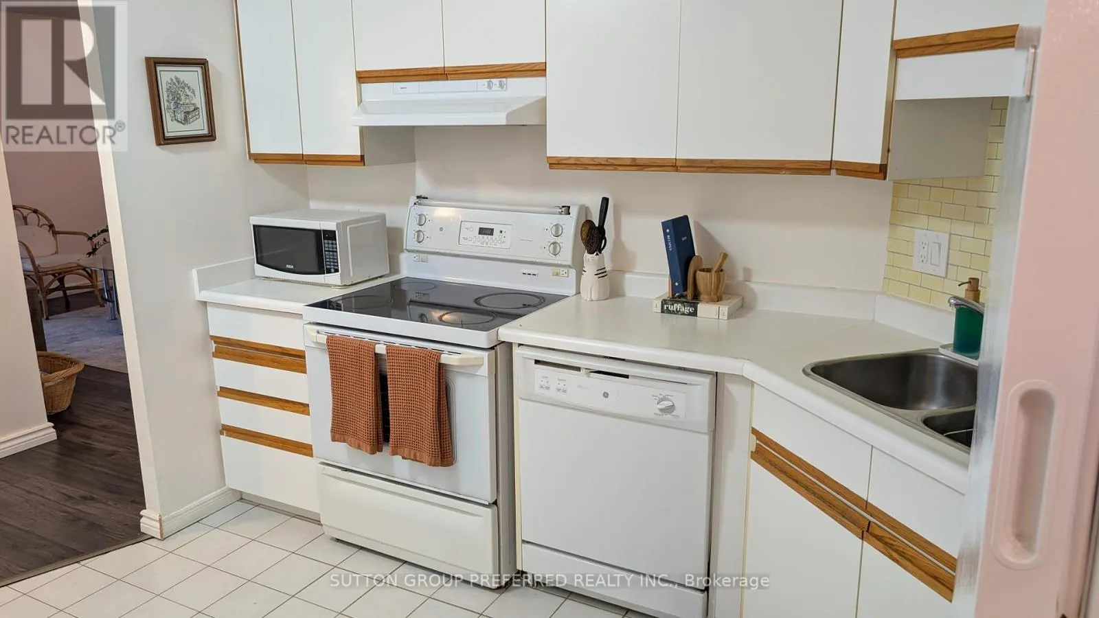 1207 - 695 RICHMOND STREET, #1207