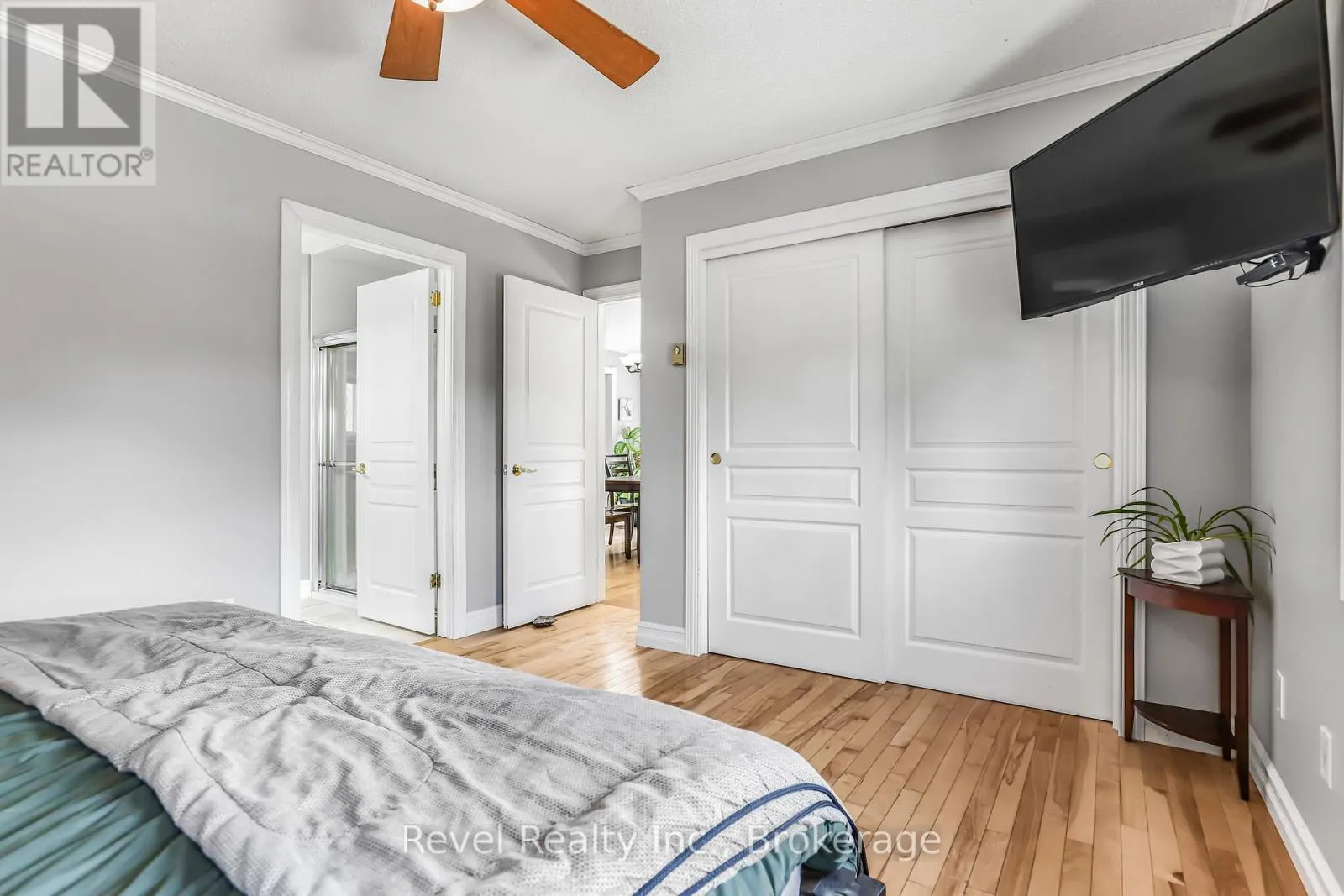 786 8TH STREET E