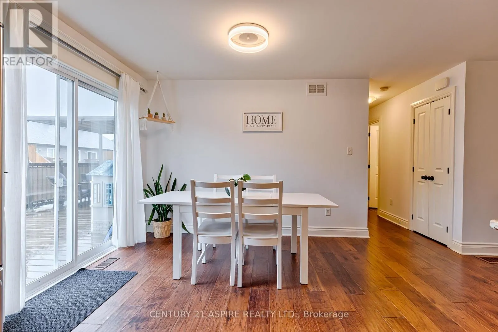 520 GARDNER CRESCENT