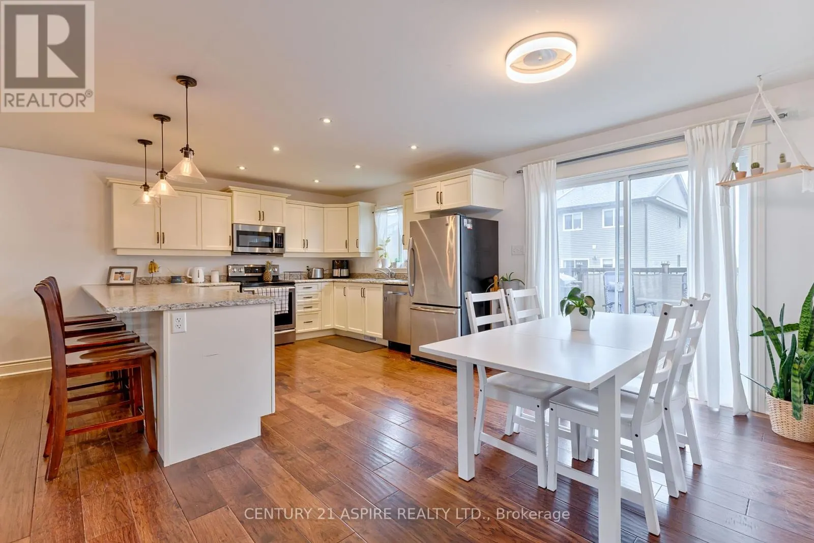 520 GARDNER CRESCENT