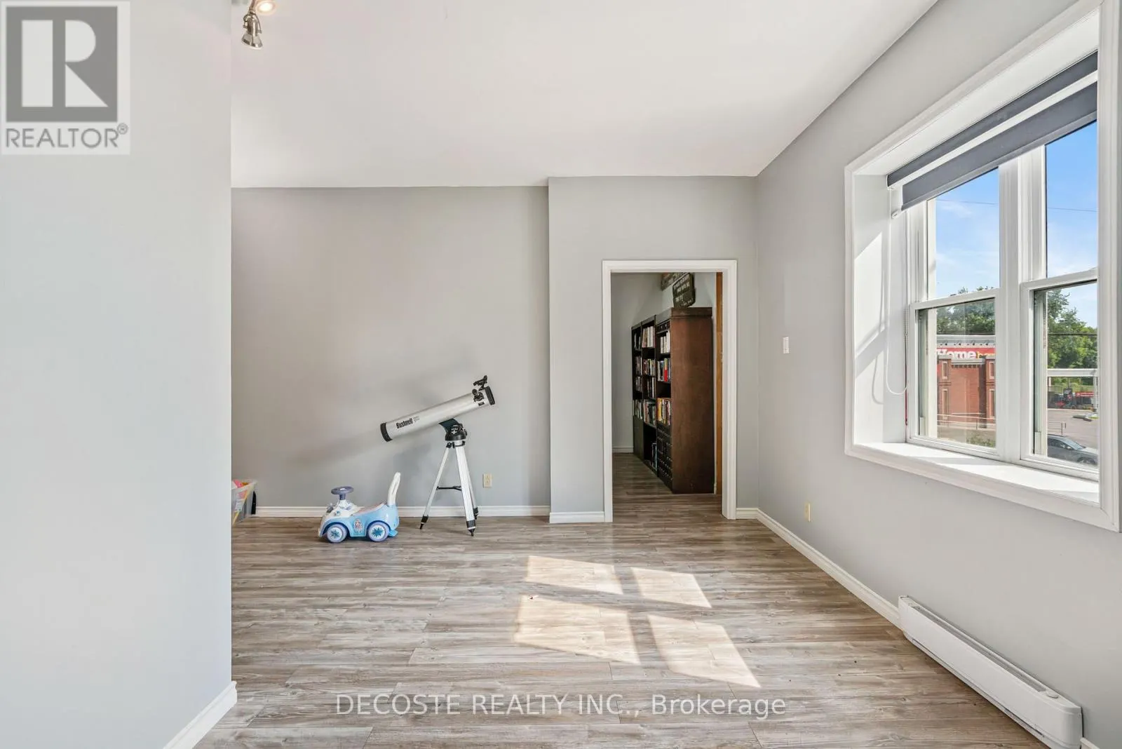 1 MECHANIC STREET E