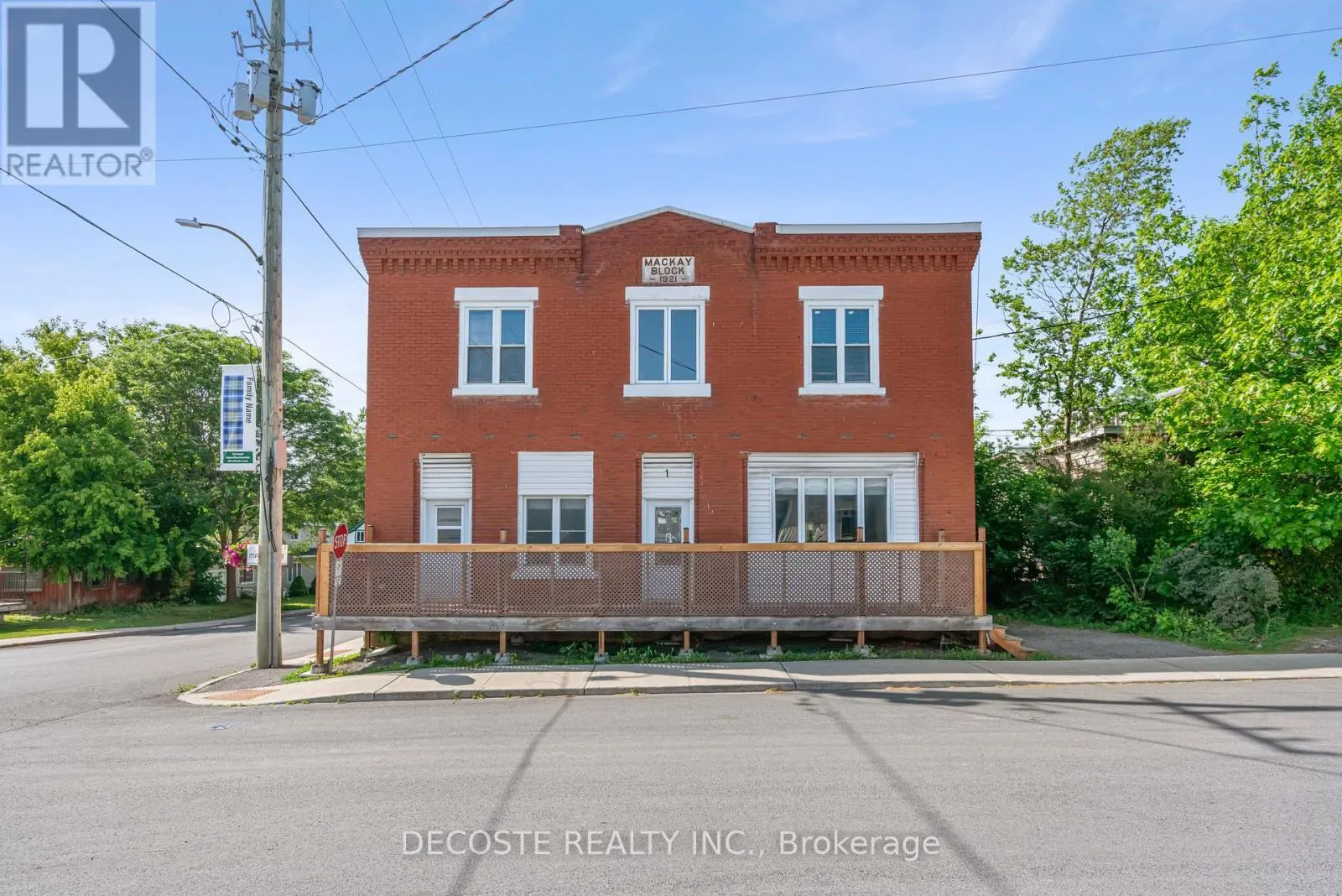 1 MECHANIC STREET E