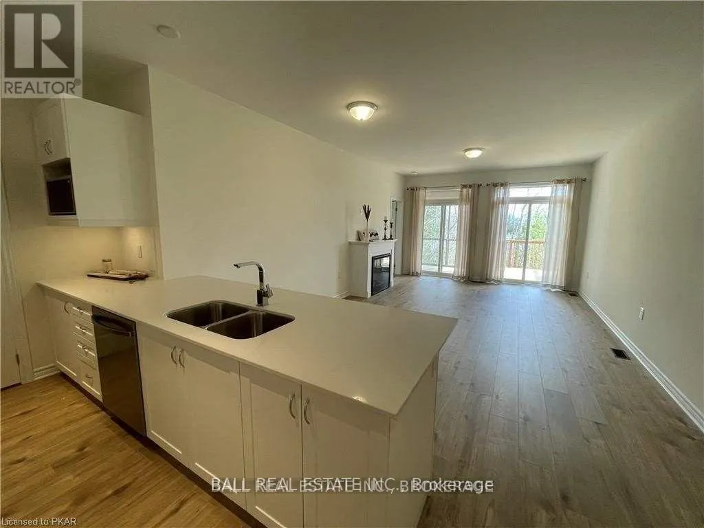 43 - 17 LAKEWOOD CRESCENT, #43