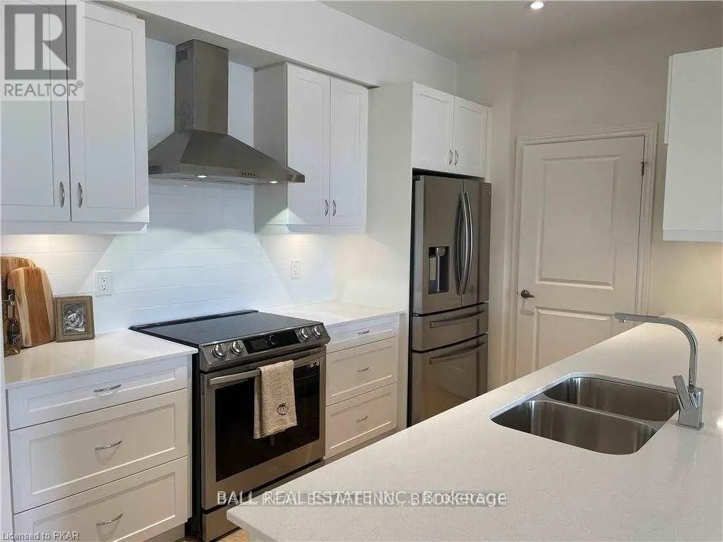 43 - 17 LAKEWOOD CRESCENT, #43