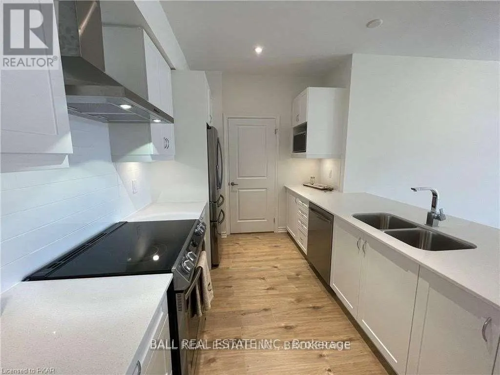 43 - 17 LAKEWOOD CRESCENT, #43