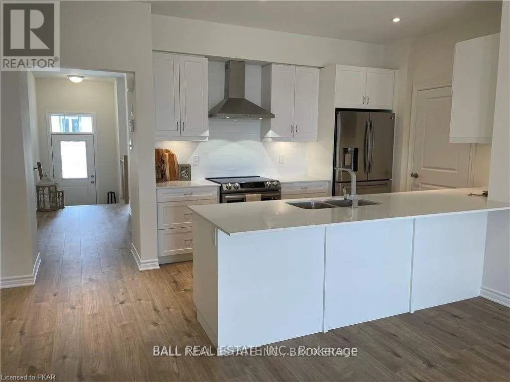 43 - 17 LAKEWOOD CRESCENT, #43