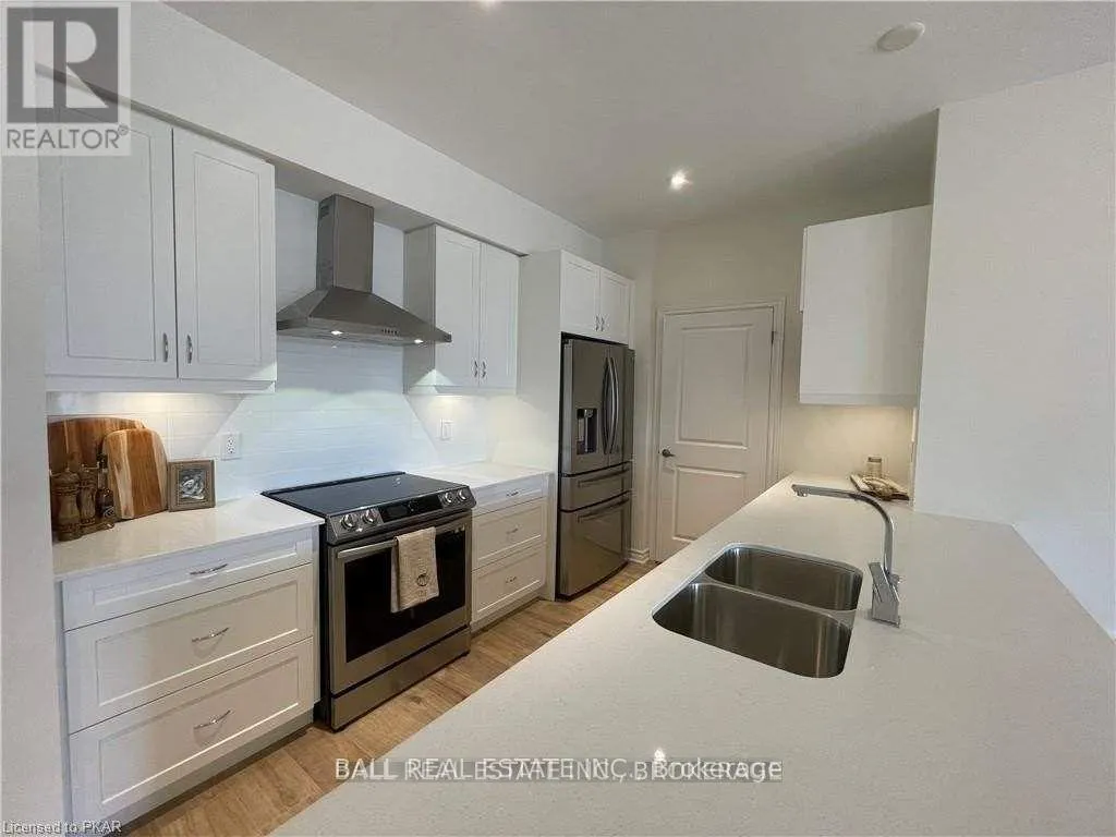 43 - 17 LAKEWOOD CRESCENT, #43