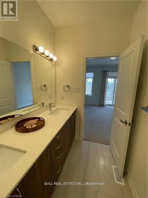 43 - 17 LAKEWOOD CRESCENT, #43