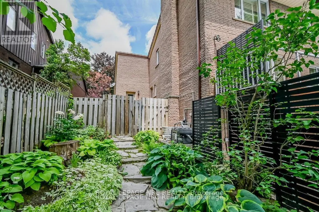 11 FOREST HILL CRESCENT