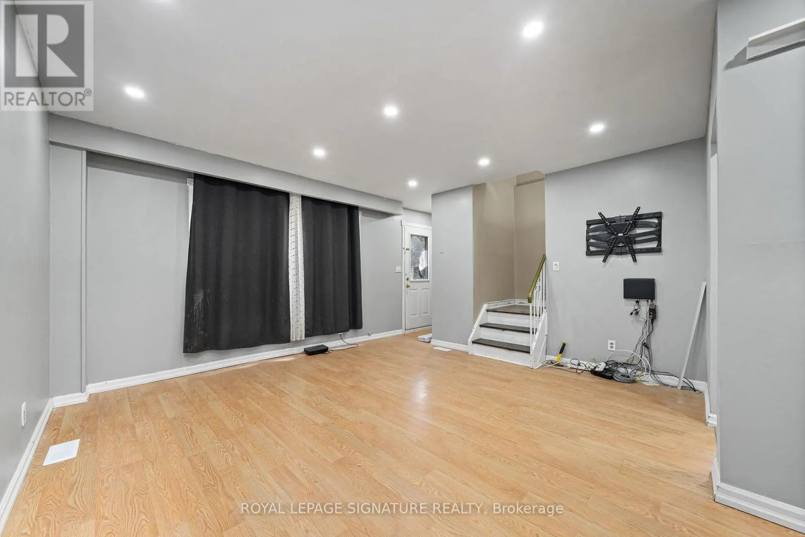 32A CROSSLEY DRIVE