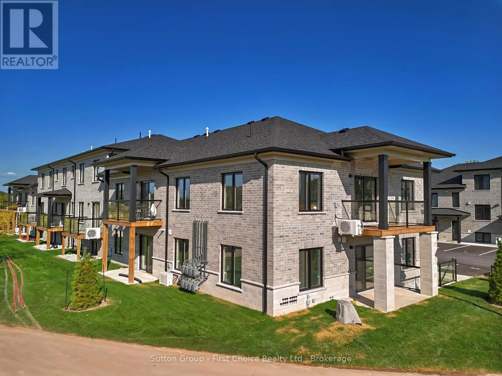 37 - 3202 VIVIAN LINE, #37