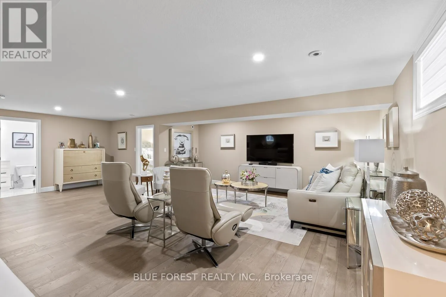 28 WEIR CRESCENT