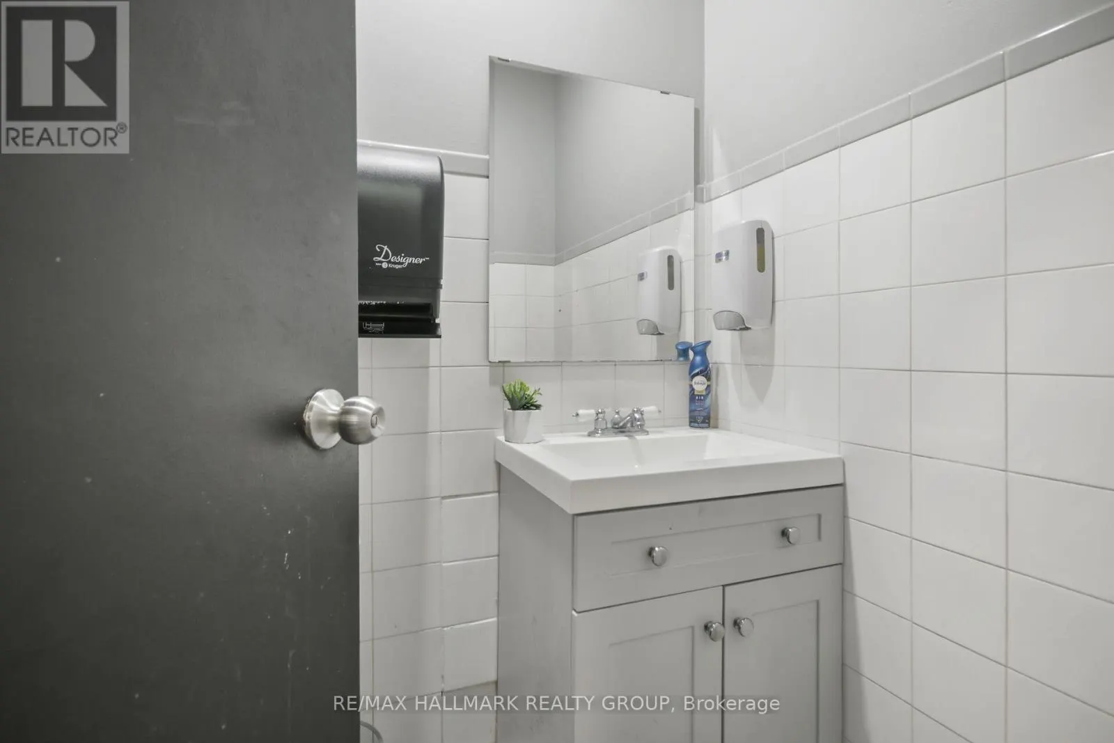 641 SOMERSET STREET W