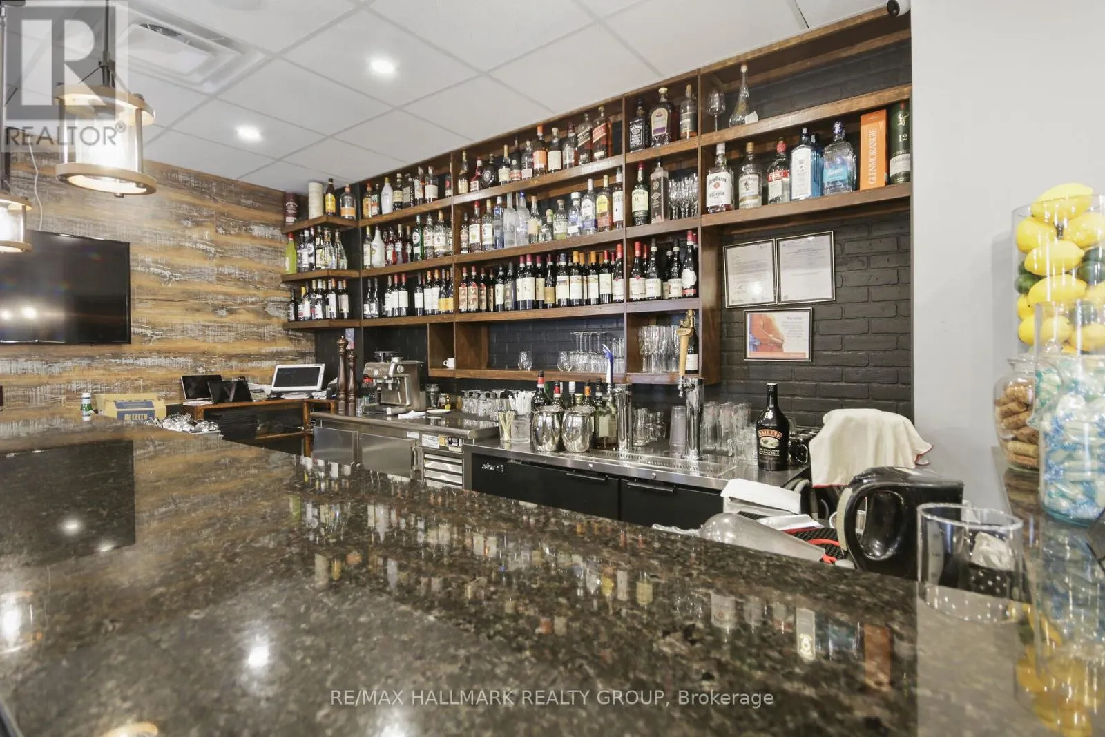 641 SOMERSET STREET W