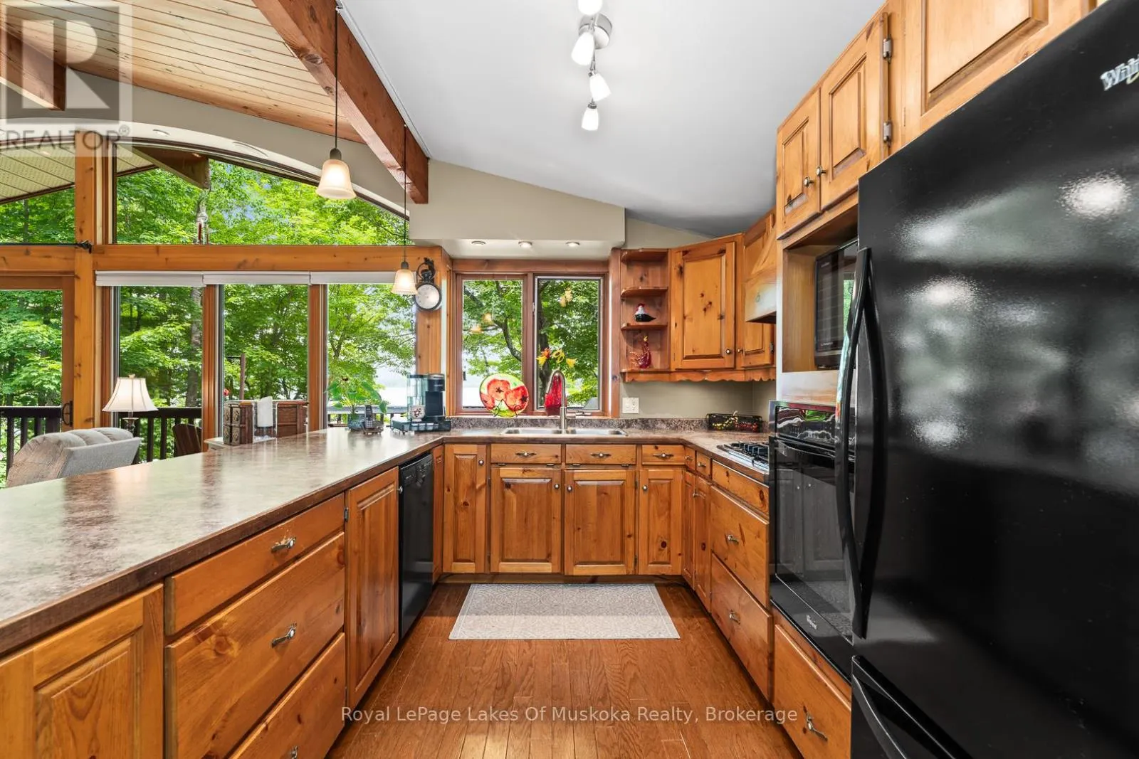 168 LAKESHORE ROAD