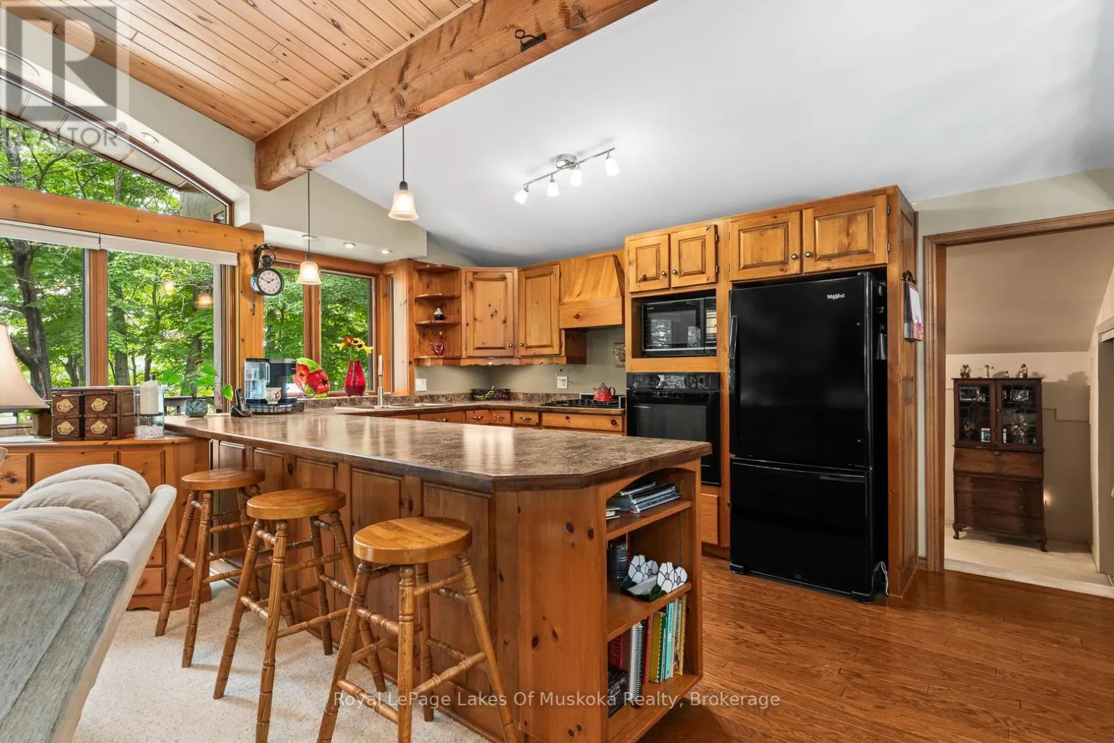 168 LAKESHORE ROAD
