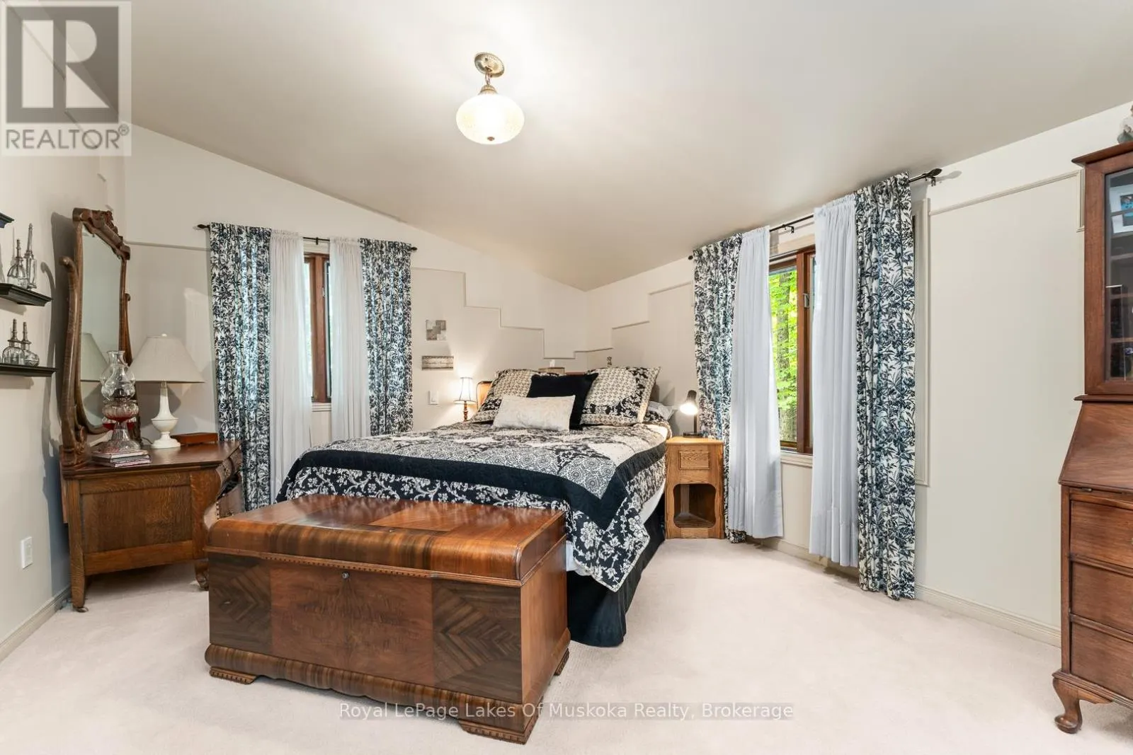 168 LAKESHORE ROAD
