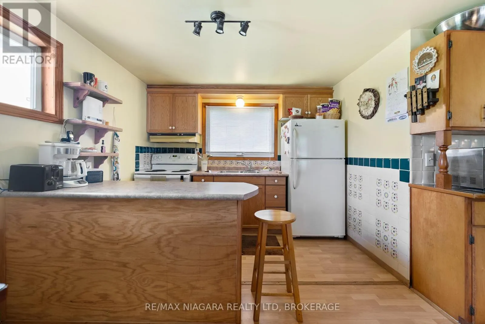 527 PINECREST ROAD