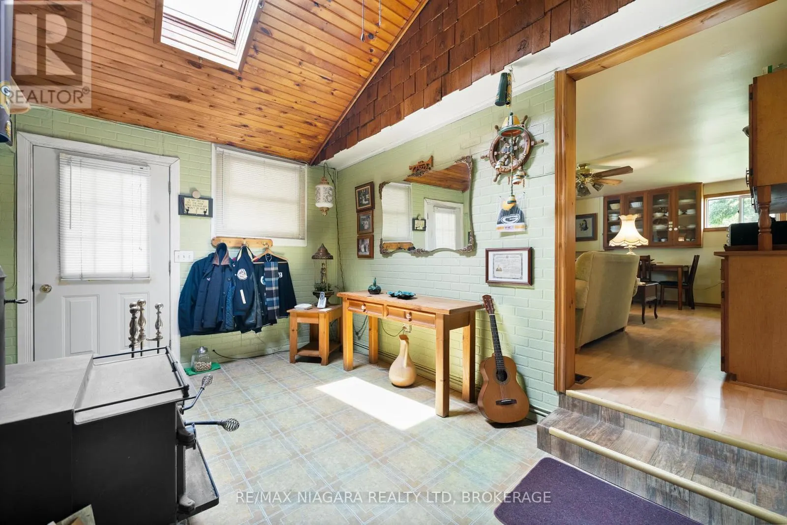 527 PINECREST ROAD