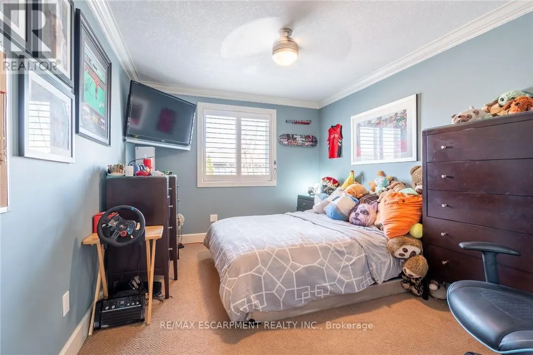 16 SYCAMORE CRESCENT