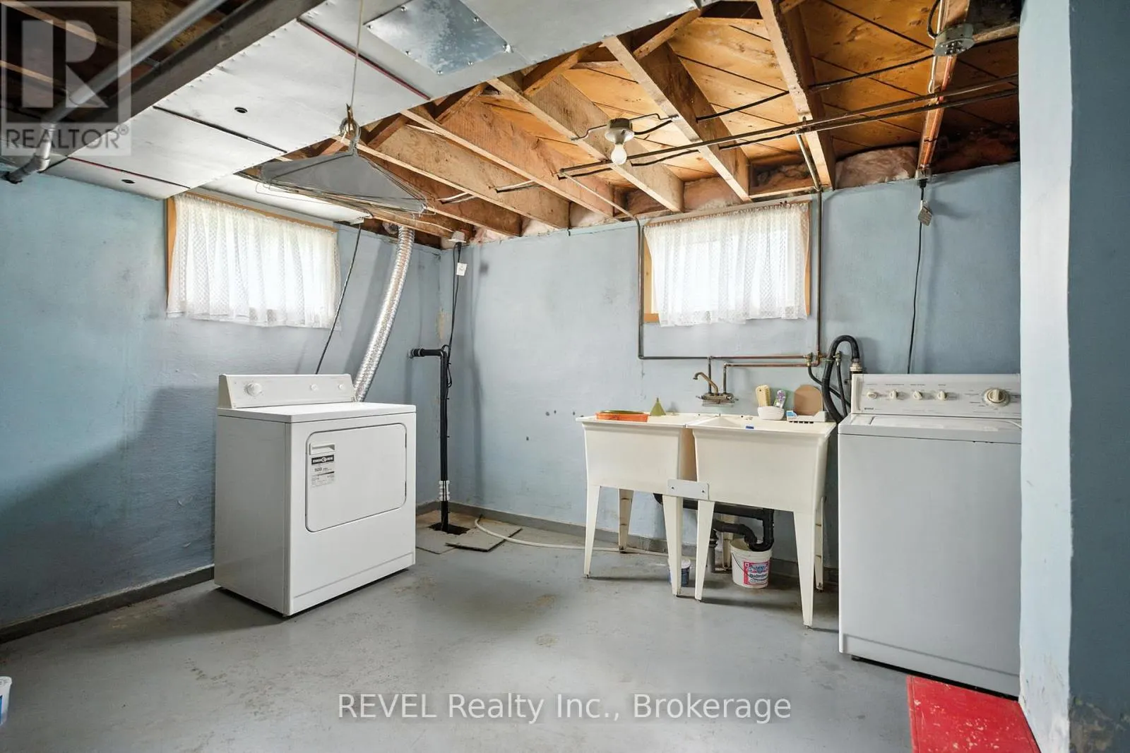 146 MAIN STREET E