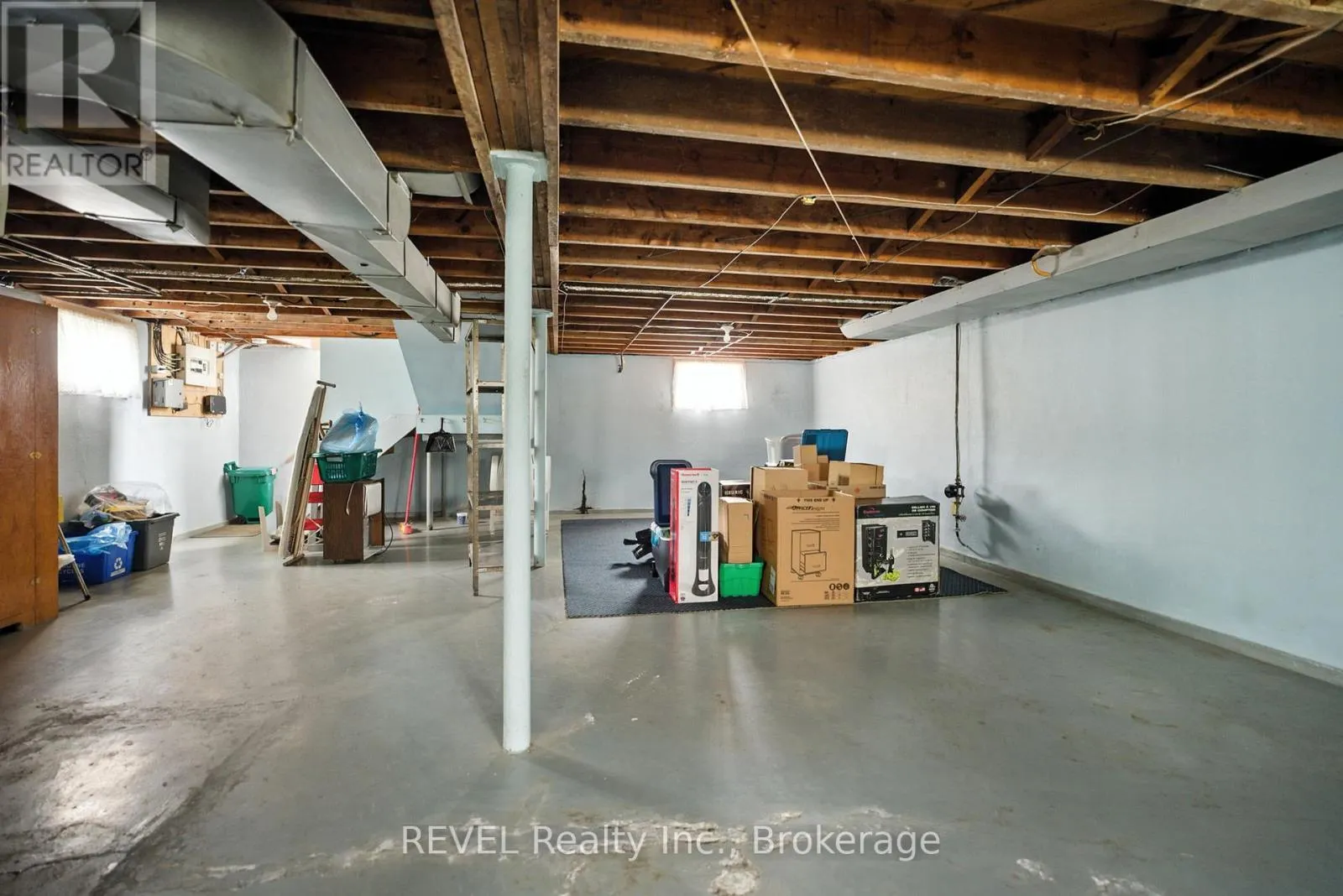 146 MAIN STREET E