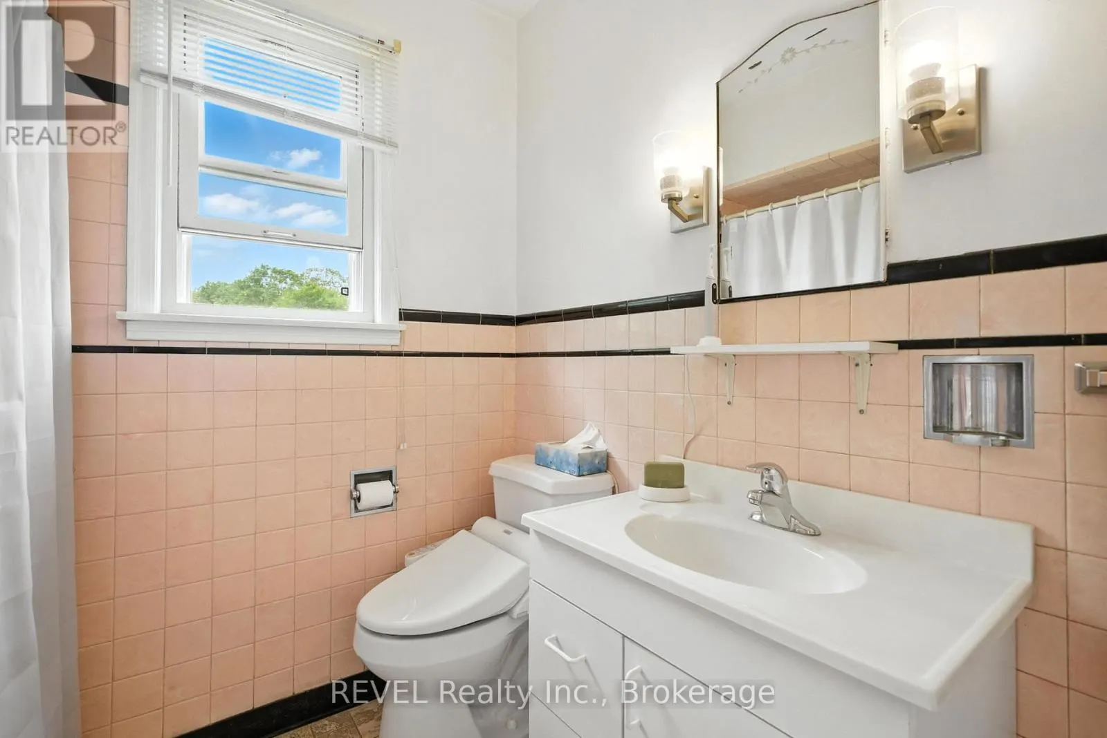 146 MAIN STREET E