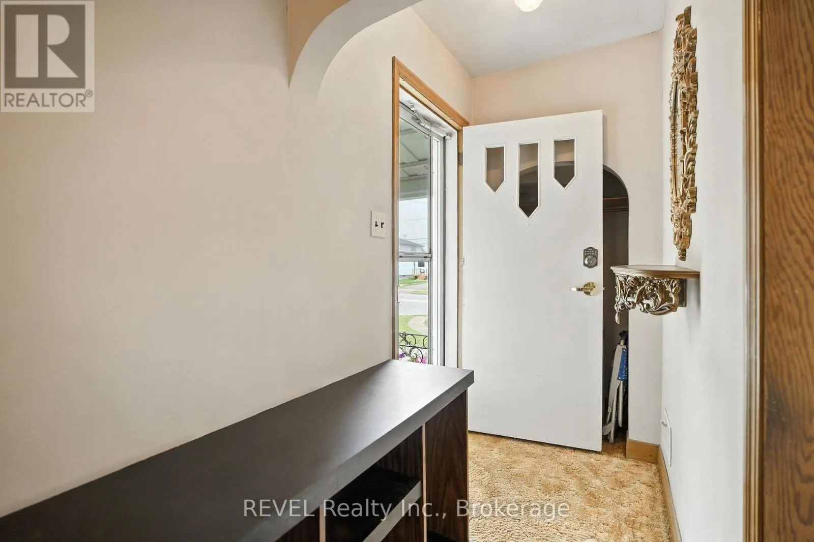 146 MAIN STREET E