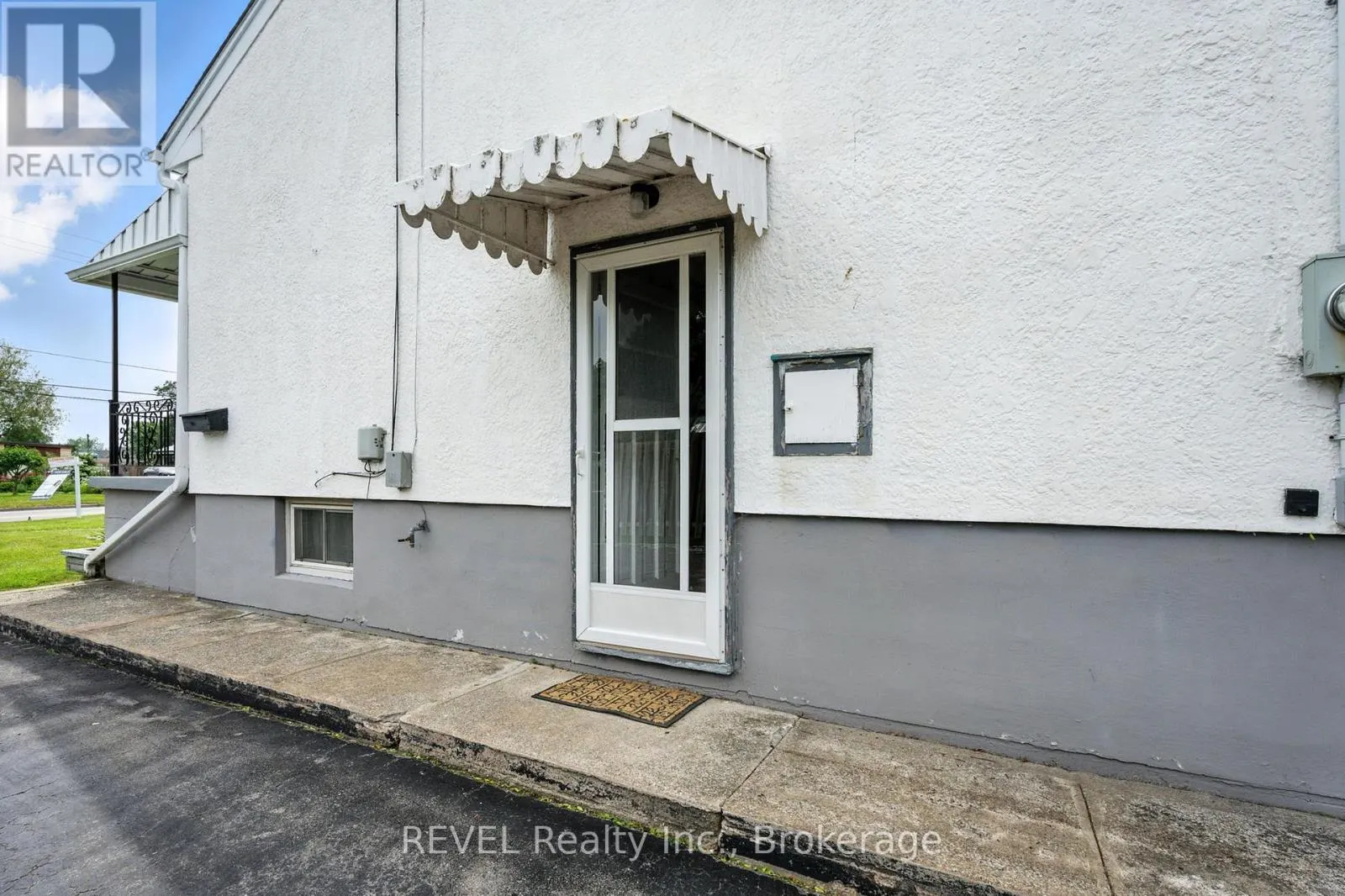 146 MAIN STREET E
